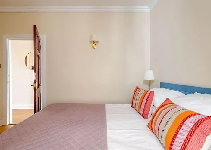 Stunning Royal Mile 2 Bedroom * 에든버러