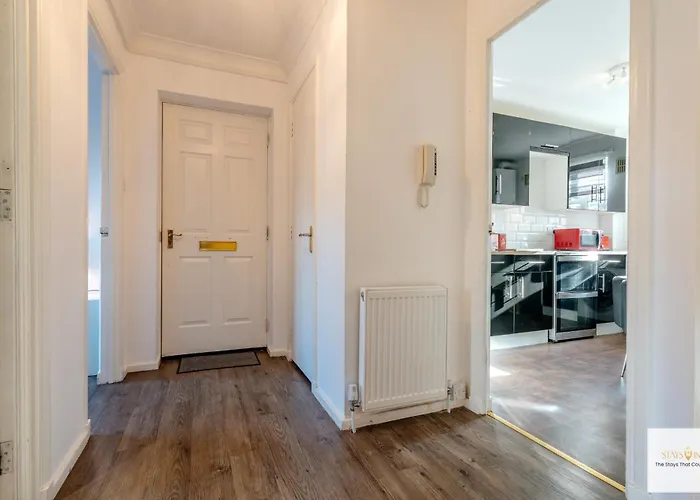 דירה Fab Centre Flat