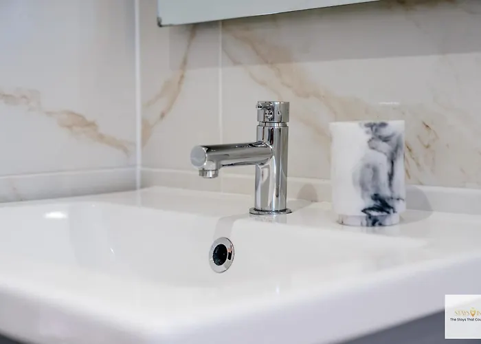 Fab Centre Flat דירה *