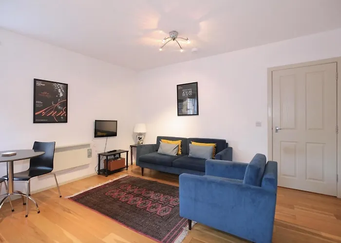 Grassmarket With Amazing Castle View * Edinburgh