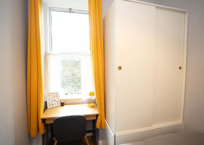 Stylish In 5 Beds 3 Bedrooms *