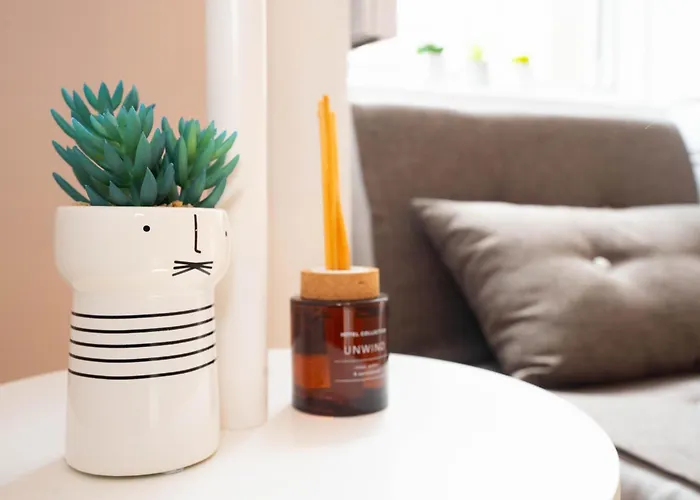 Stylish In 5 Beds 3 Bedrooms Apartament