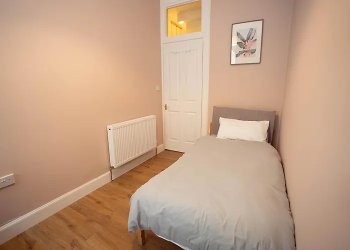 Stylish In 5 Beds 3 Bedrooms