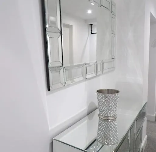 Modern 3bhk Near Zoo 아파트 에든버러