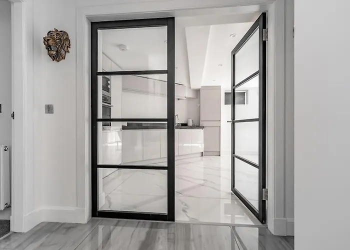 아파트 Modern 3bhk Near Zoo 에든버러