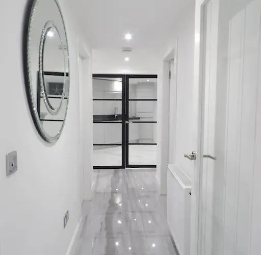 Modern 3bhk Near Zoo * 에든버러