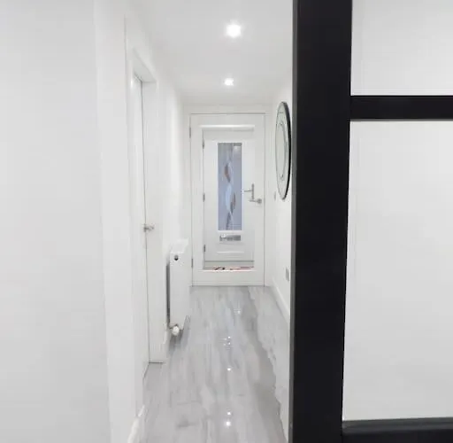 아파트 Modern 3bhk Near Zoo