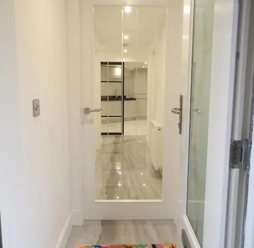 Modern 3bhk Near Zoo * 에든버러