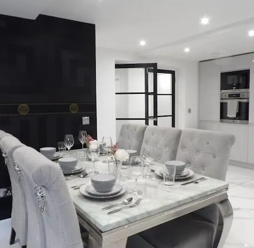 Modern 3bhk Near Zoo 에든버러