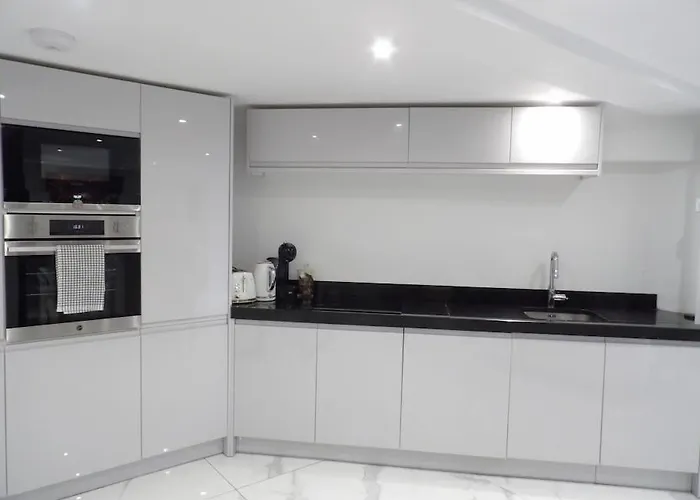 Modern 3bhk Near Zoo