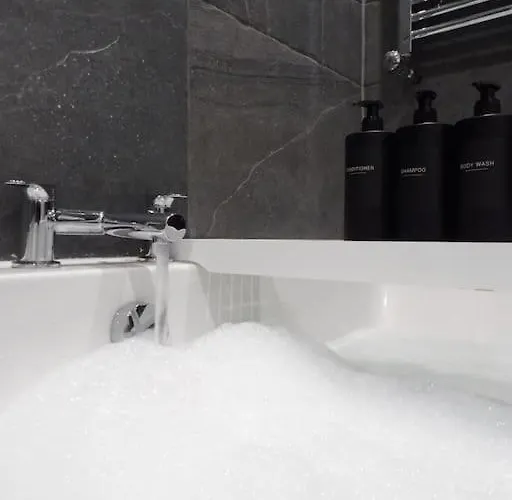 Modern 3bhk Near Zoo *