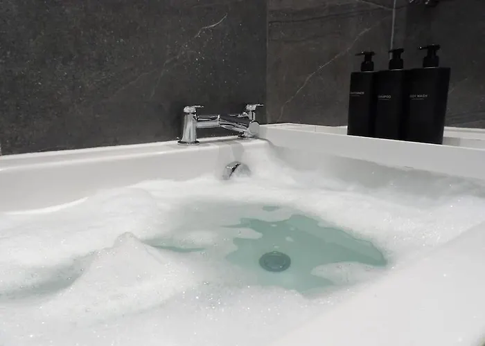 Modern 3bhk Near Zoo Edinburgh