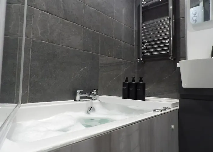 Modern 3bhk Near Zoo