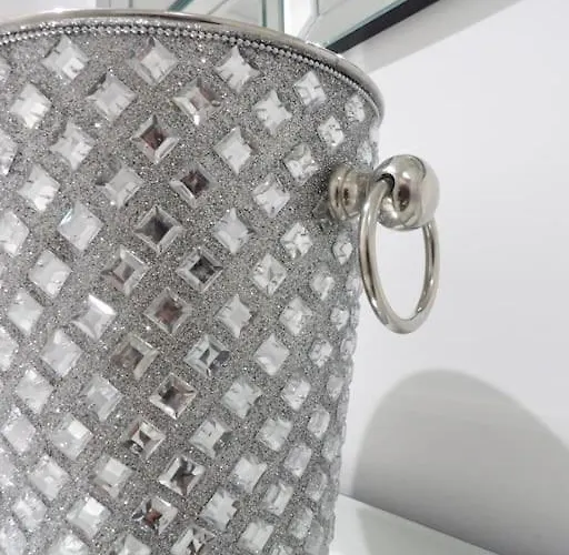 Modern 3bhk Near Zoo Apartmán