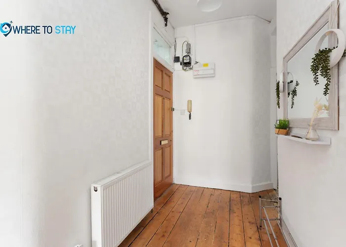 2 Bed - 7 Min Walk Train Station Apartment Edinburgh