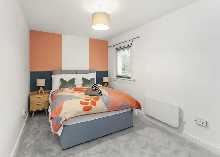 Stylish 3bed House Near Airport *