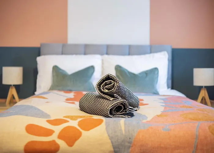 Stylish 3bed House Near Airport 公寓 *