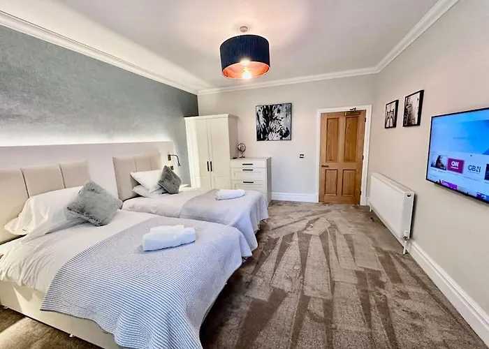 Spectacular 2 Bed, 2 Bath In Centre * Edynburg