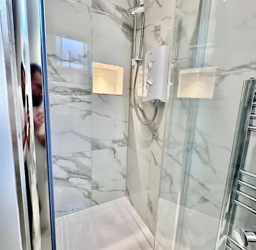 Apartment Spectacular 2 Bed, 2 Bath In Centre *