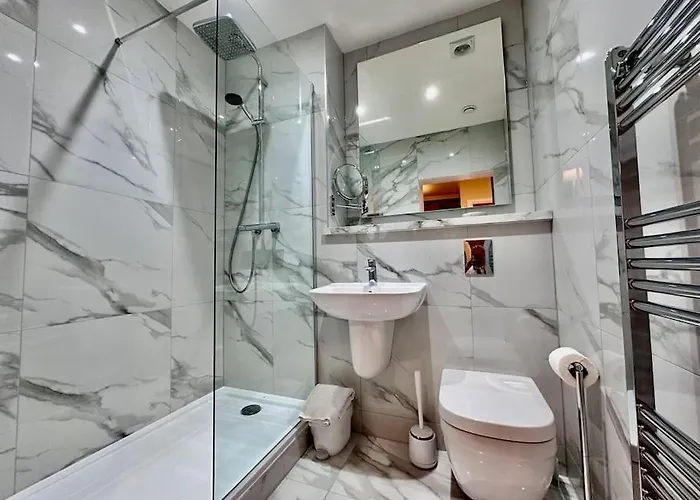 Spectacular 2 Bed, 2 Bath In Centre Edinburgh