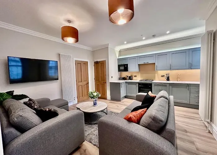 Spectacular 2 Bed, 2 Bath In Centre * Edynburg