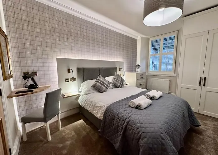 Spectacular 2 Bed, 2 Bath In Centre Apartament *