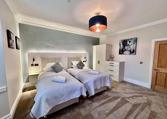 Spectacular 2 Bed, 2 Bath In Centre Edynburg