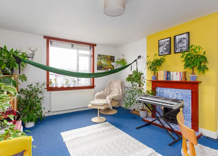 Bright & Spacious Double With Garden View- Close To Airport & Centre