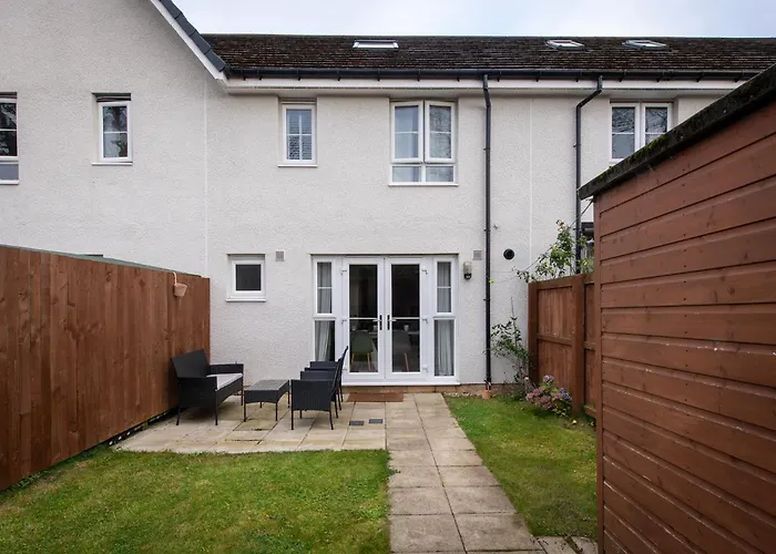 Luxury 4 Bedroom Townhouse With Free Parking アパート *