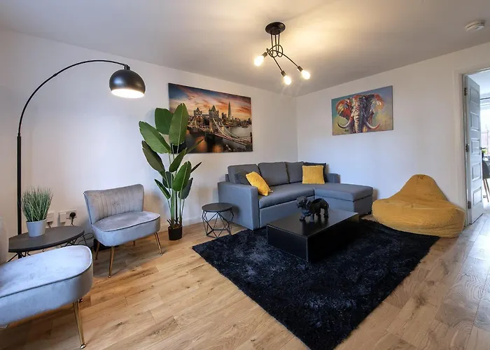 Luxury 4 Bedroom Townhouse With Free Parking Apartament *