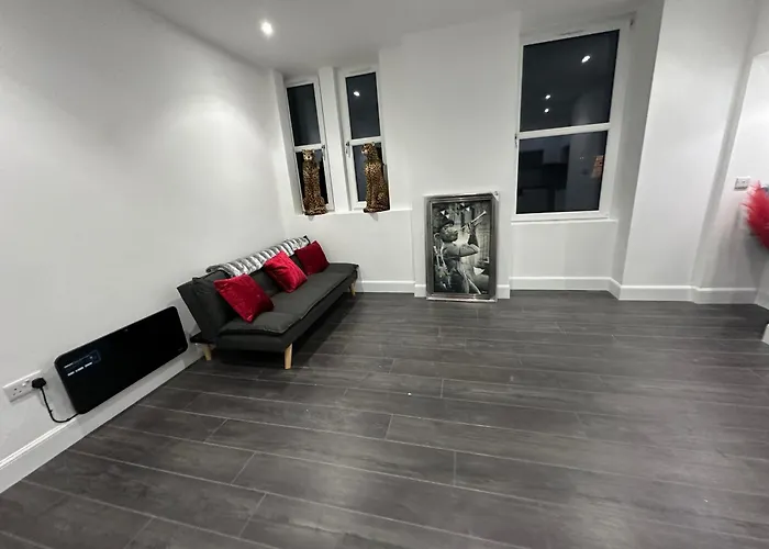 2bed Sleeps 4-near Meadows Park Parking Wifi アパート エディンバラ