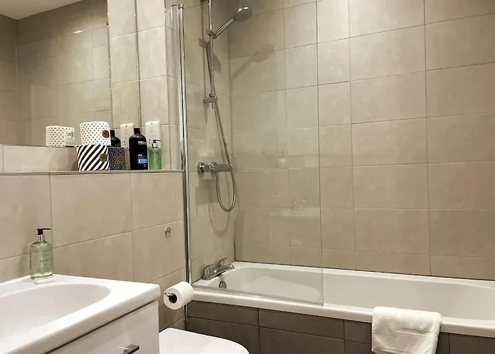 Apartment 23 Henderson Modern 1 Bed Leith Tram Station *