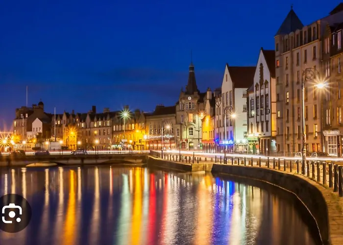 23 Henderson Modern 1 Bed Leith Tram Station *