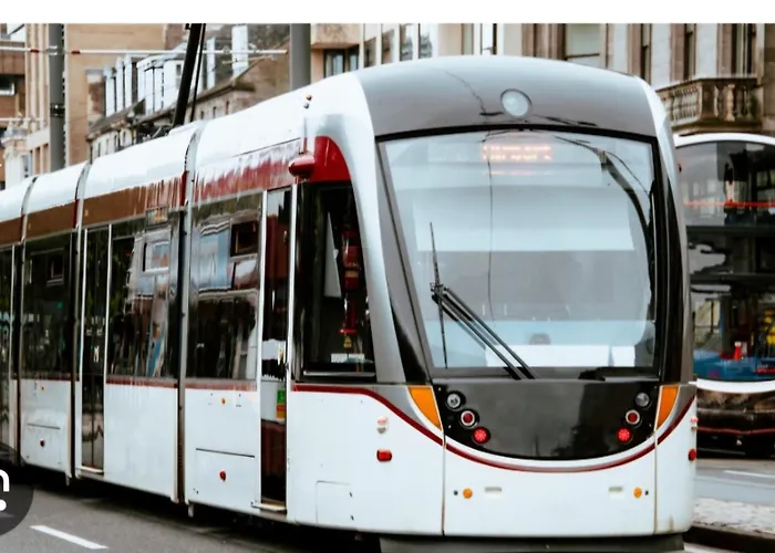 23 Henderson Modern 1 Bed Leith Tram Station Apartment *