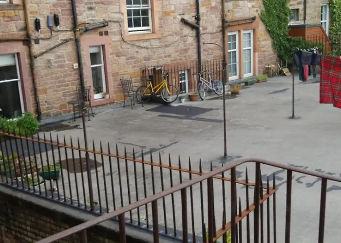 Cosy In Centre , 2 Bedroom1 Bathroom *