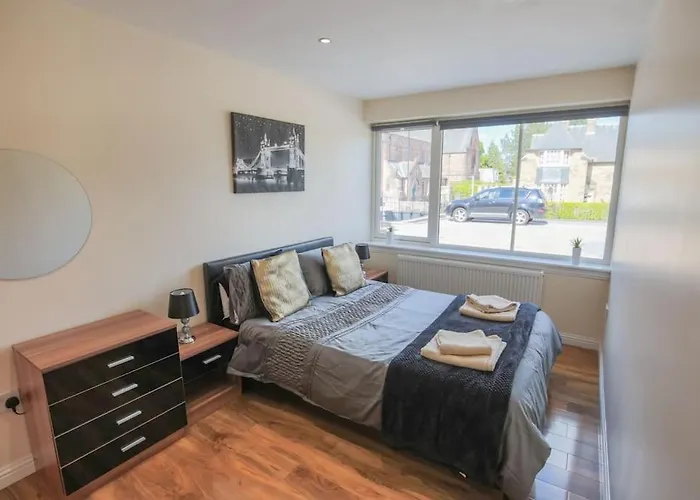 In Newington דירה