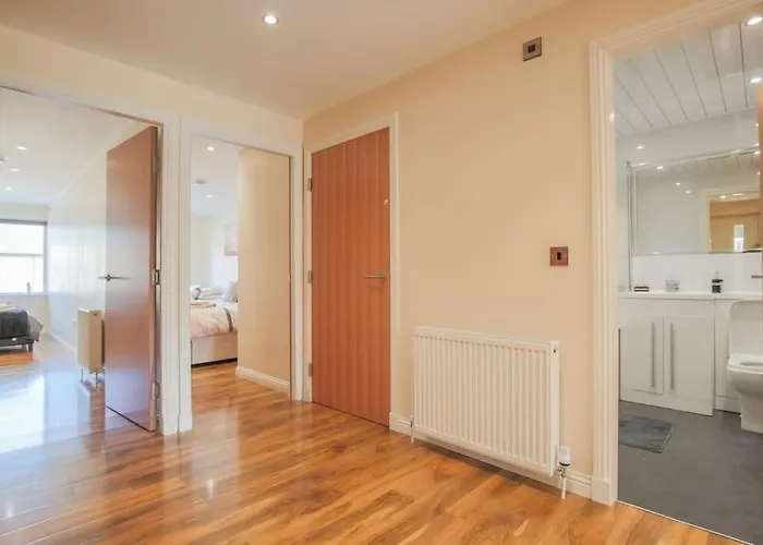 דירה In Newington