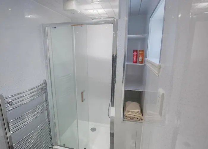 In Newington דירה *