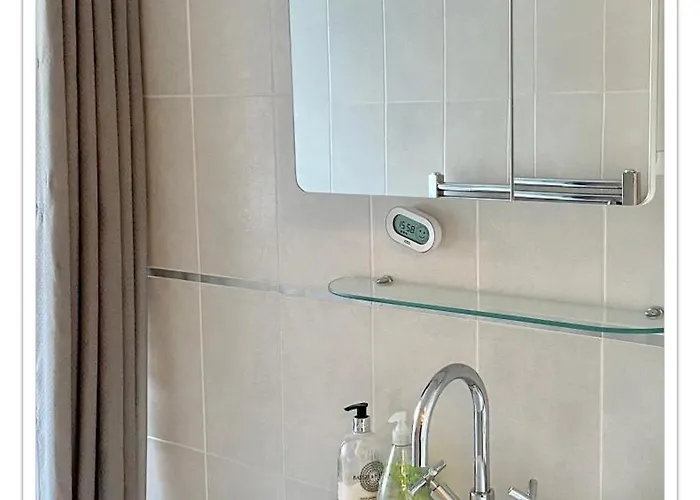 Beautifully Decorated 2bed Apt- Gem In Center Edynburg