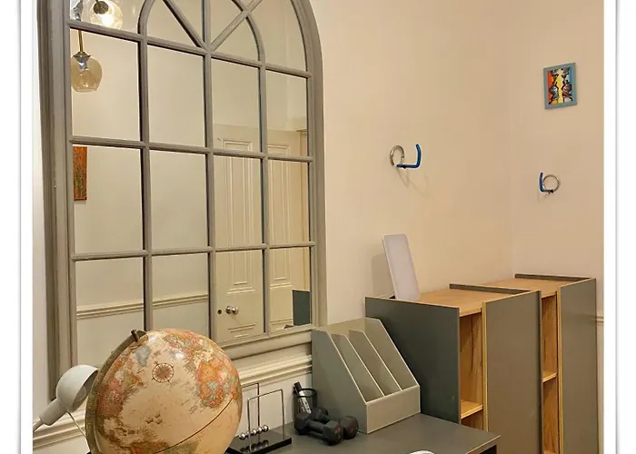 Apartament Beautifully Decorated 2bed Apt- Gem In Center *