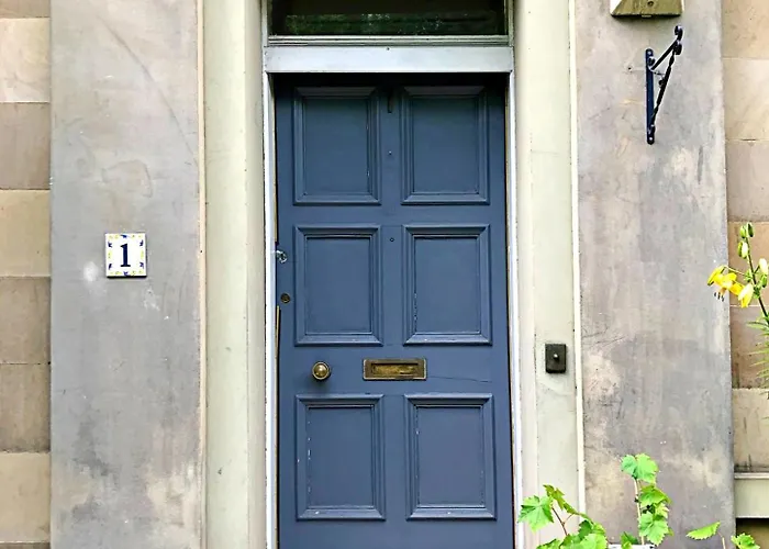 Beautifully Decorated 2bed Apt- Gem In Center * Edynburg