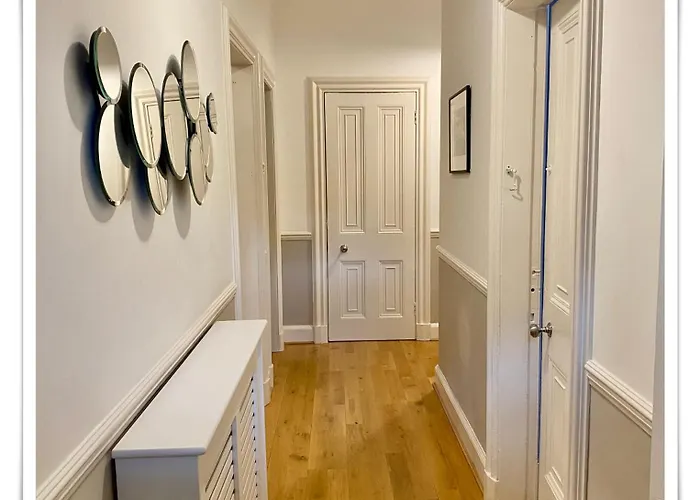 Beautifully Decorated 2bed Apt- Gem In Center Apartament