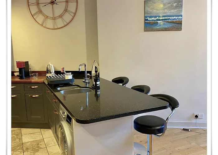 Apartament Beautifully Decorated 2bed Apt- Gem In Center *