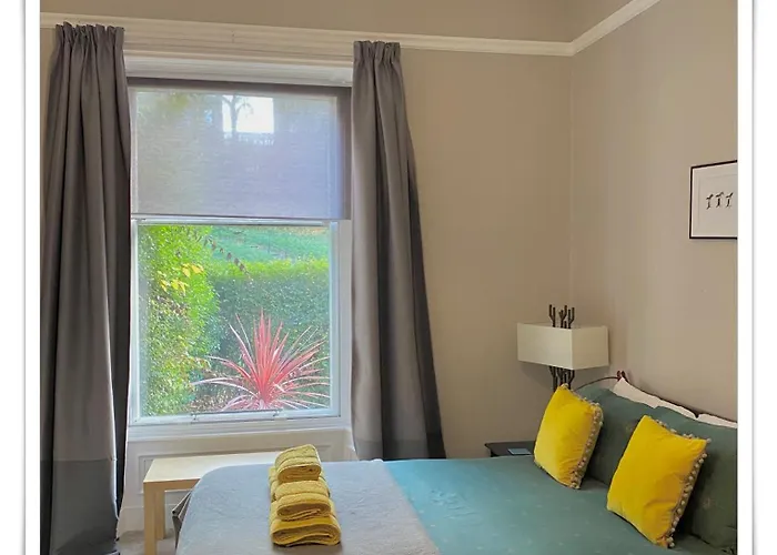 Beautifully Decorated 2bed Apt- Gem In Center