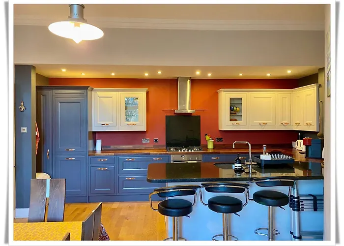 Beautifully Decorated 2bed Apt- Gem In Center *