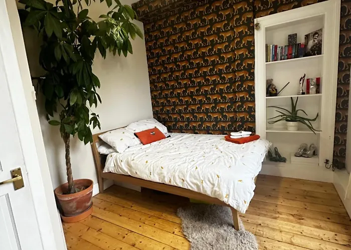 Cosey And Vibrant Flat In Leith, *