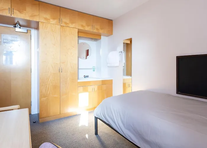 Summer At The Of Edinburg