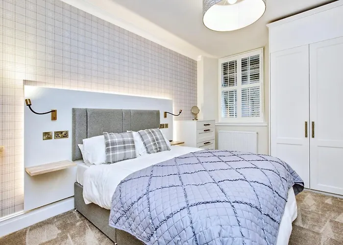 Spectacular 2 Bed, 2 Bath In Centre Apartament *