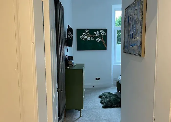 Cosy Apartment, Free Street Parking