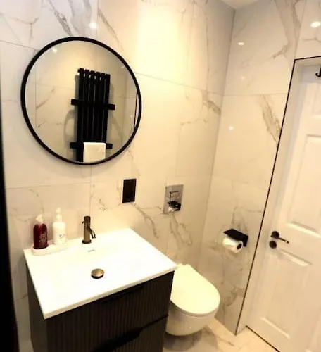 Cosy Apartment, Free Street Parking 아파트 *